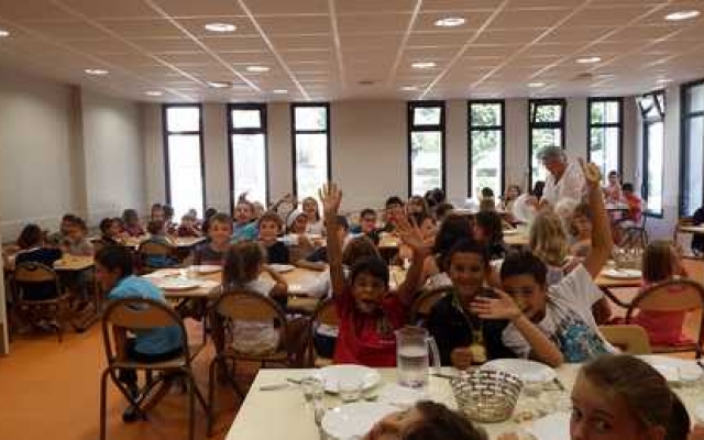 Un midi à la cantine (2)